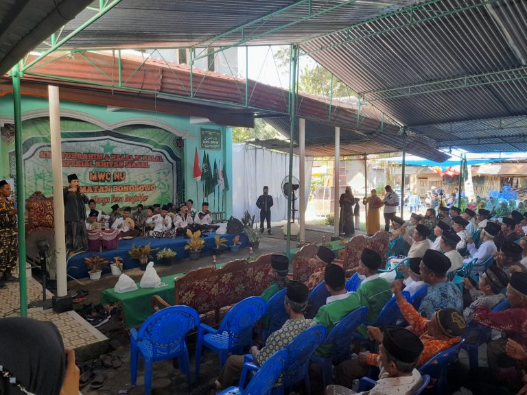 Halal Bihalal Spesial, MWC NU Bonorowo Helat Khitan Massal