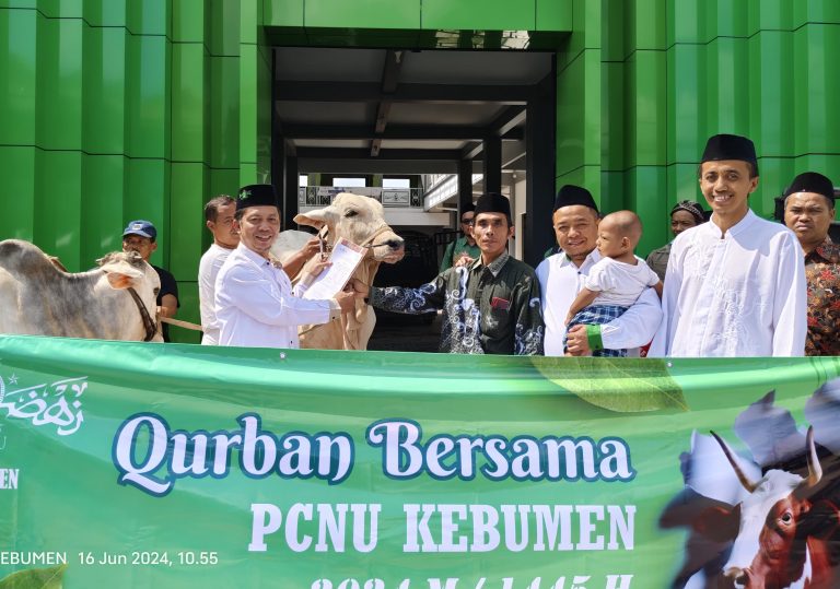 Idul Adha, PCNU Serahkan Enam Sapi dan 11 Kambing